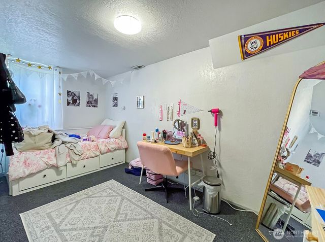 5201 19th Avenue NE, Seattle, WA 98105