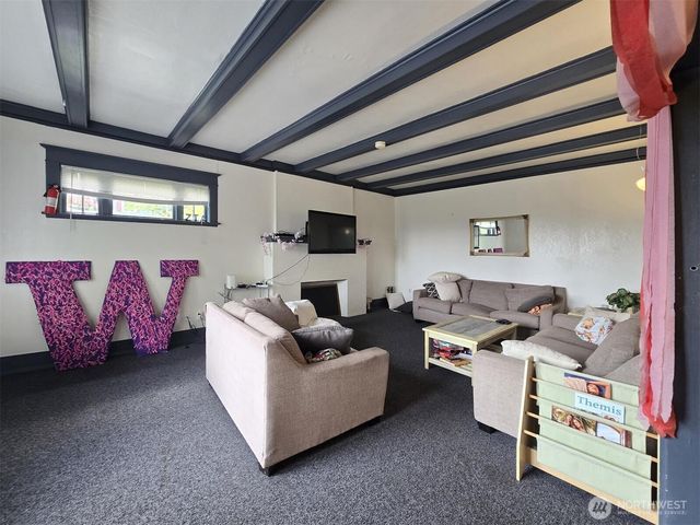 5201 19th Avenue NE, Seattle, WA 98105