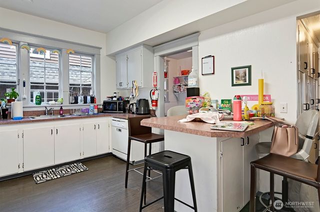 5201 19th Avenue NE, Seattle, WA 98105
