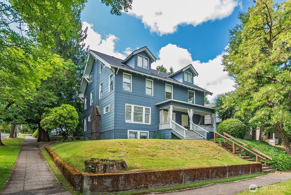 5201 19th Avenue NE, Seattle, WA 98105