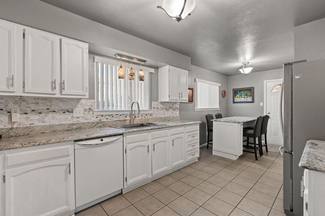 1212 Michael Hughes Drive NE, Albuquerque, NM 87112