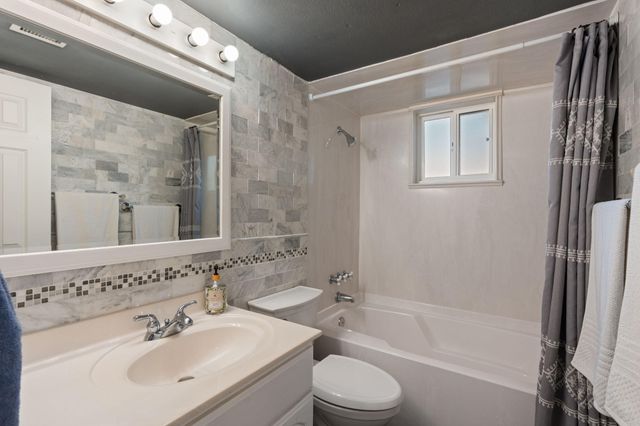 1212 Michael Hughes Drive NE, Albuquerque, NM 87112