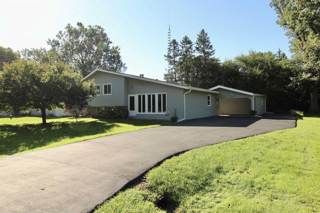 434 E Woodland Drive, Beloit, WI 53511