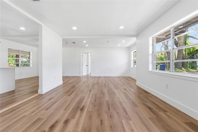 10945 N BOULEVARD, Tampa, FL 33612