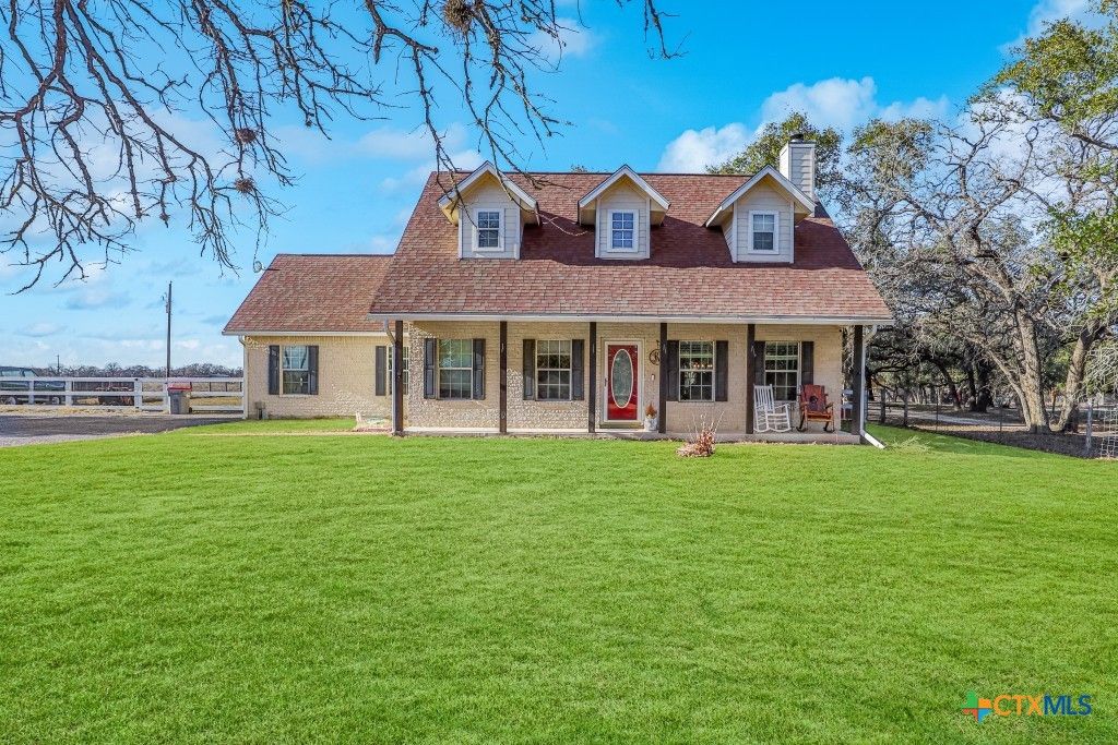 1561 County Road 320, Floresville, TX 78114