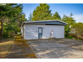 1600 RHODODENDRON Dr #285, Florence, OR 97439