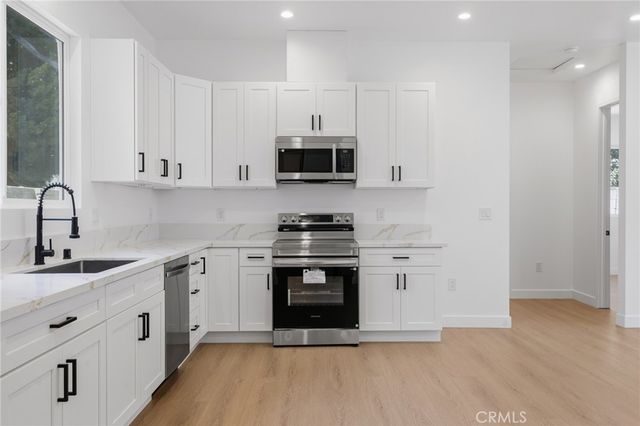 7645 Melvin Avenue, Reseda, CA 91335