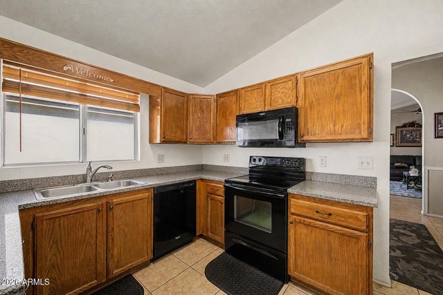 8859 W JOHN CABOT Road, Peoria, AZ 85382