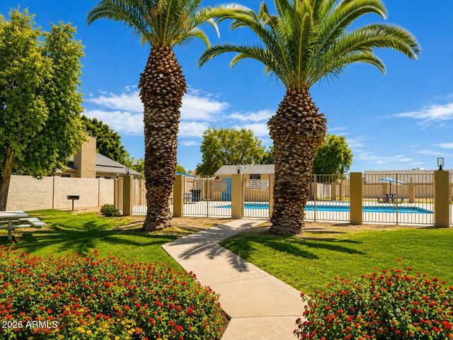 8859 W JOHN CABOT Road, Peoria, AZ 85382