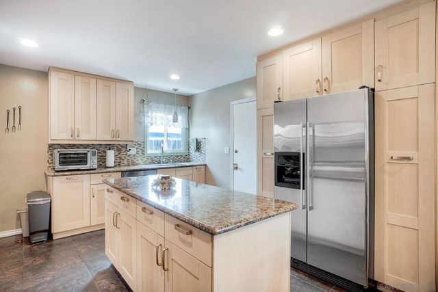 8884 Haveteur, San Diego, CA 92123