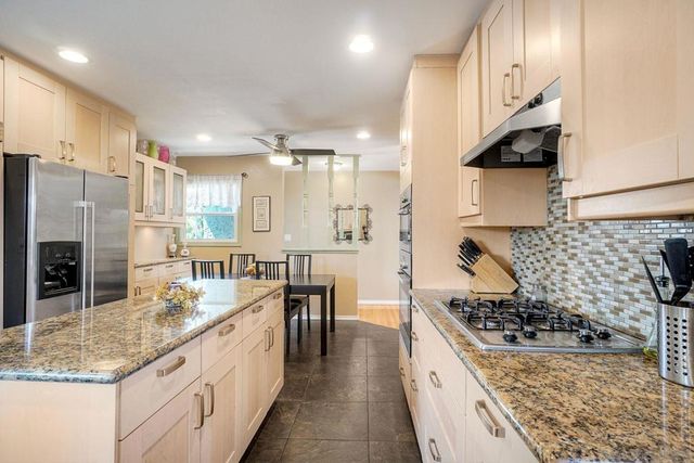 8884 Haveteur, San Diego, CA 92123