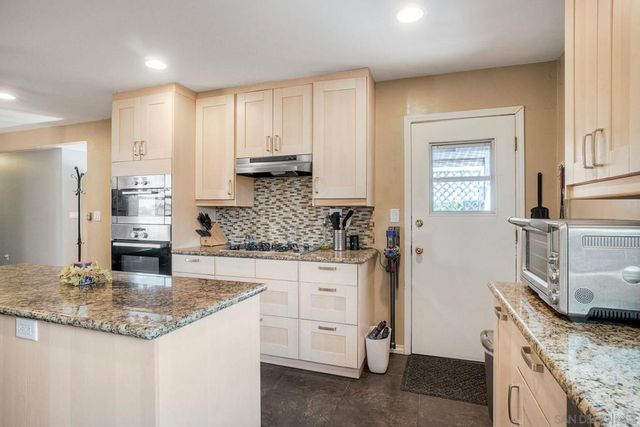 8884 Haveteur, San Diego, CA 92123