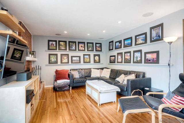 8884 Haveteur, San Diego, CA 92123