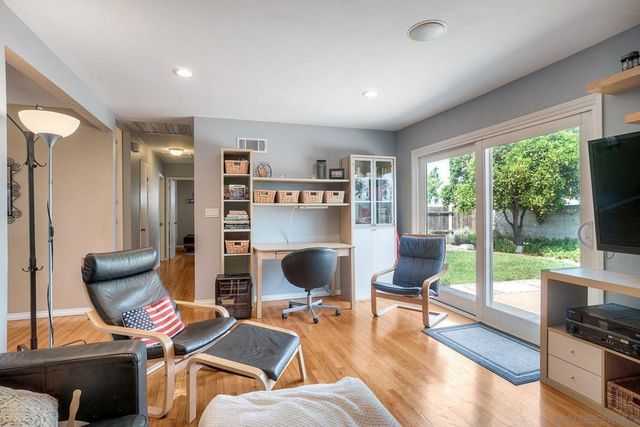 8884 Haveteur, San Diego, CA 92123