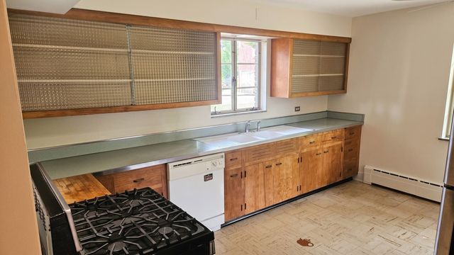 645 Judge Avenue, Waukegan, IL 60085