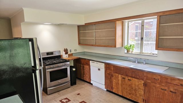 645 Judge Avenue, Waukegan, IL 60085