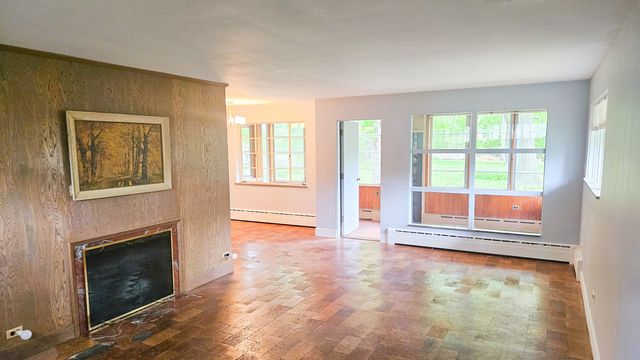 645 Judge Avenue, Waukegan, IL 60085