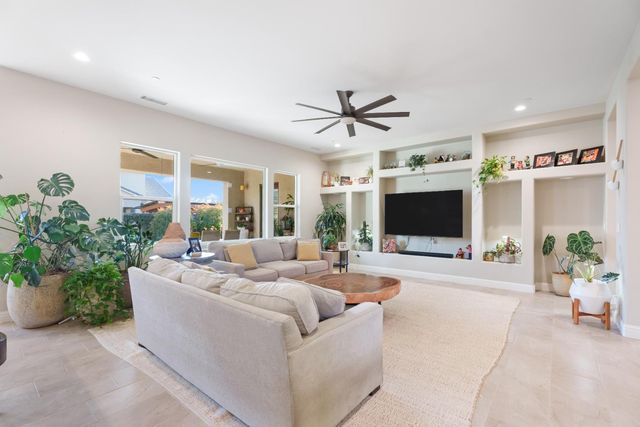 822 Overstone Ave Avenue, Madera, CA 93636