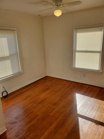 351 S Waco Street, Van Alstyne, TX 75495