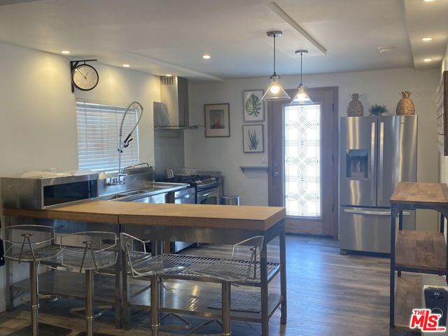 4827 SATURN Street, Los Angeles, CA 90019