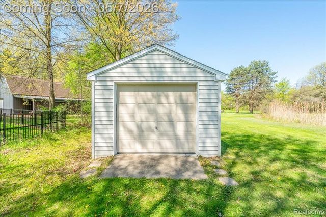 20650 Sherwood Road, Belleville, MI 48111