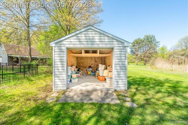 20650 Sherwood Road, Belleville, MI 48111