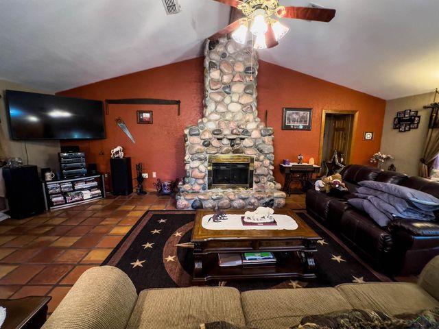 195 CR 1772, Jefferson, TX 75657