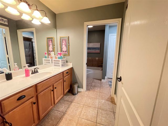 421 W Cumberland Road 701, Tyler, TX 75703
