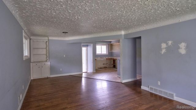 13801 Pearson Street, Oak Park, MI 48237