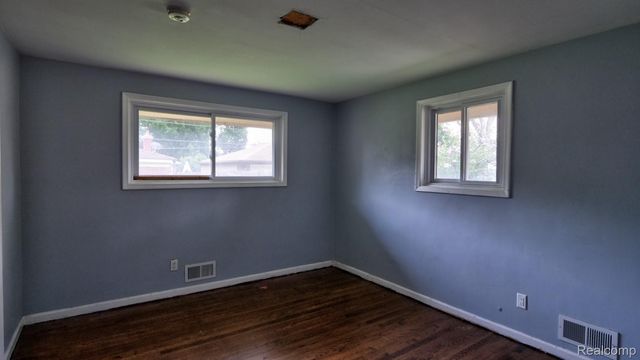 13801 Pearson Street, Oak Park, MI 48237