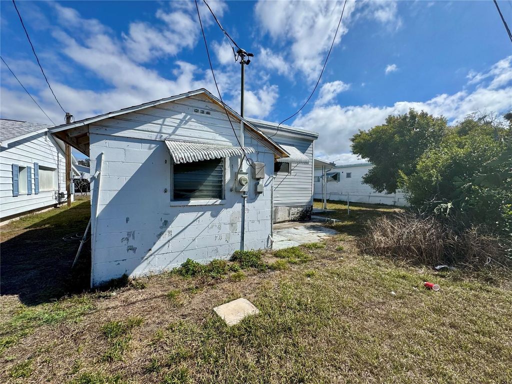 Image 28 of property listing at 1919 PLEASURE DRIVE, Holiday, FL 34691