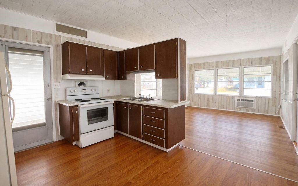 Image 5 of property listing at 1919 PLEASURE DRIVE, Holiday, FL 34691