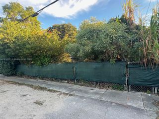 1168 NW 41st St, Miami, FL 33127