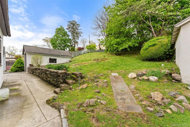 31 Lynton Place, White Plains, NY 10606