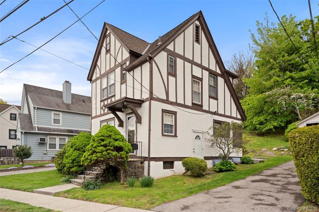 31 Lynton Place, White Plains, NY 10606