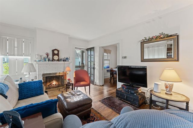 31 Lynton Place, White Plains, NY 10606
