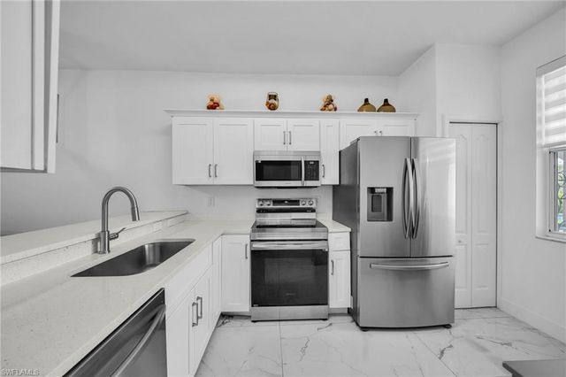 1024 Mainsail DR 512, Naples, FL 34114