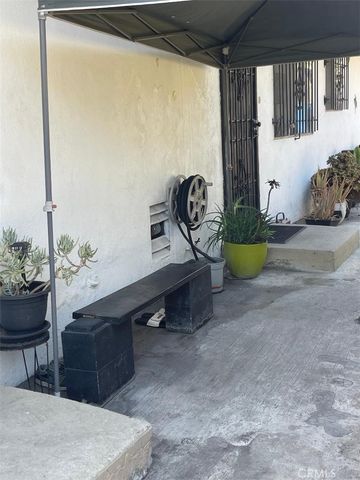 1117 East 85th, Los Angeles, CA 90001