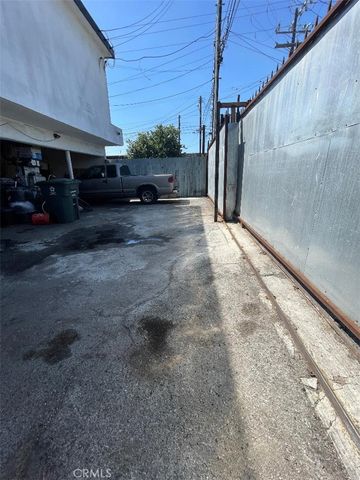 1117 East 85th, Los Angeles, CA 90001