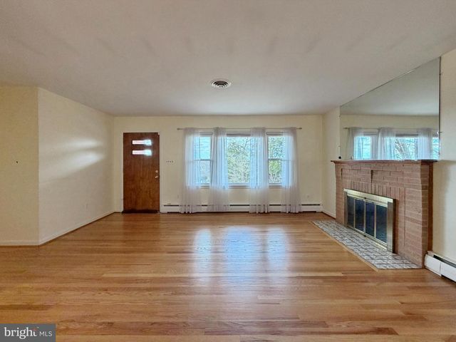 10714 LIVINGSTON RD, Fort Washington, MD 20744