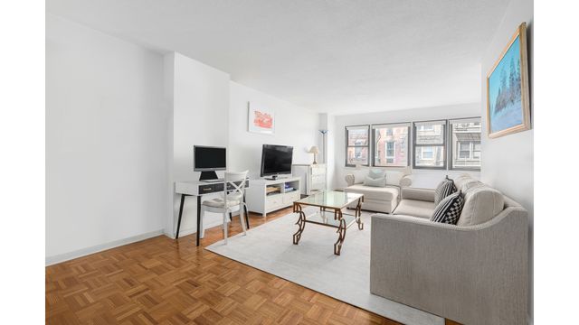 520 E 81st St Apt 4D, New York City, NY 10028
