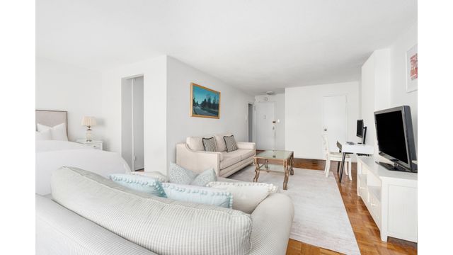 520 E 81st St Apt 4D, New York City, NY 10028