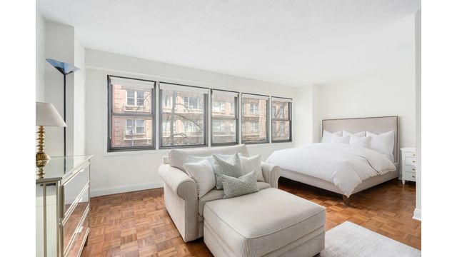 520 E 81st St Apt 4D, New York City, NY 10028