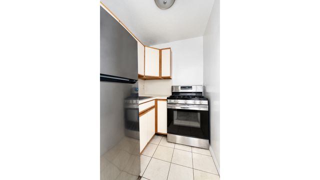 520 E 81st St Apt 4D, New York City, NY 10028