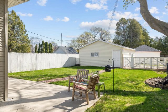 2211 N 8th STREET, Sheboygan, WI 53083