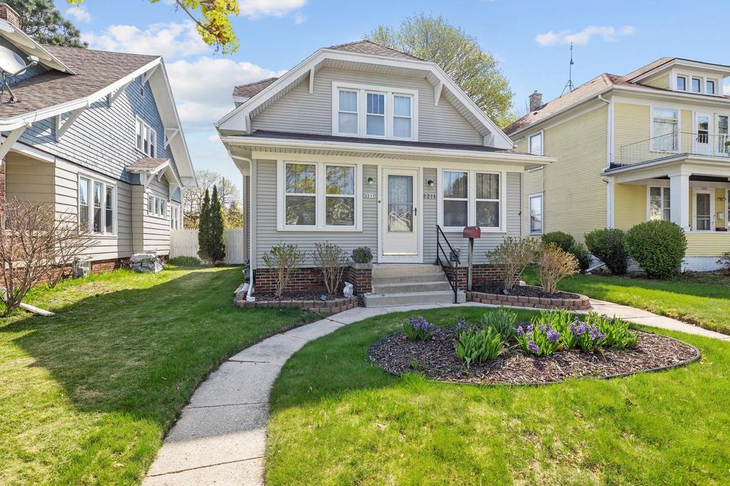 2211 N 8th STREET, Sheboygan, WI 53083