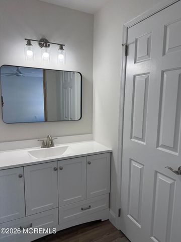 18 Mansfield Avenue, Manchester, NJ 08759