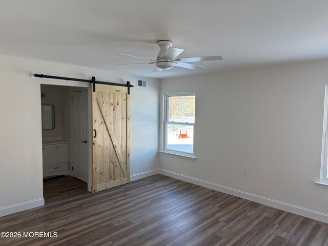 18 Mansfield Avenue, Manchester, NJ 08759