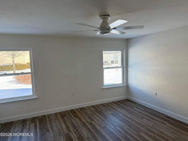 18 Mansfield Avenue, Manchester, NJ 08759