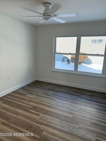 18 Mansfield Avenue, Manchester, NJ 08759